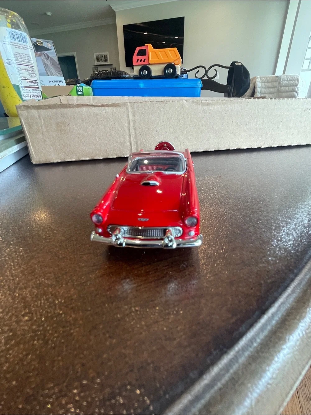 Motor Max 1956 Ford Thunderbird Diecast 1:43 Scale red